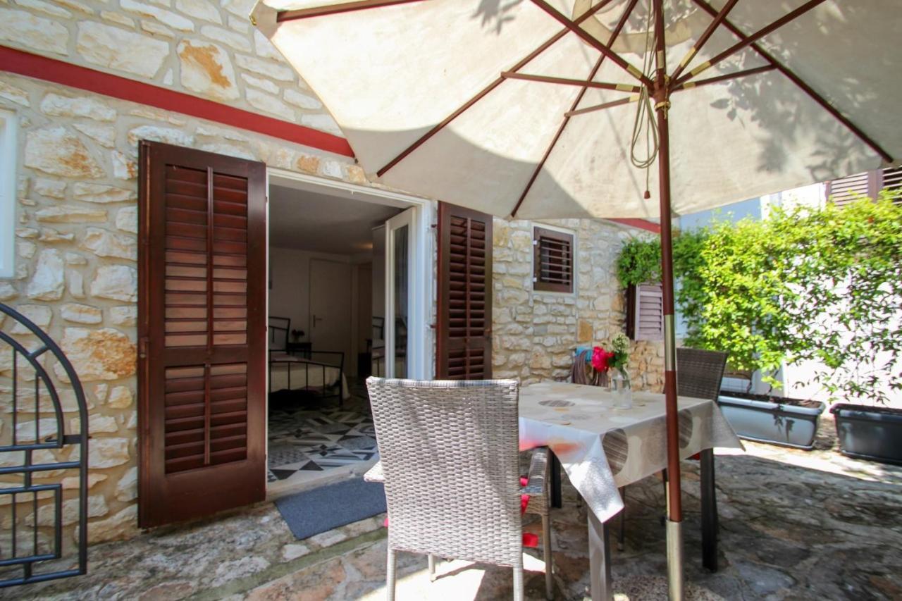 Carla Guest House Novigrad  Екстер'єр фото