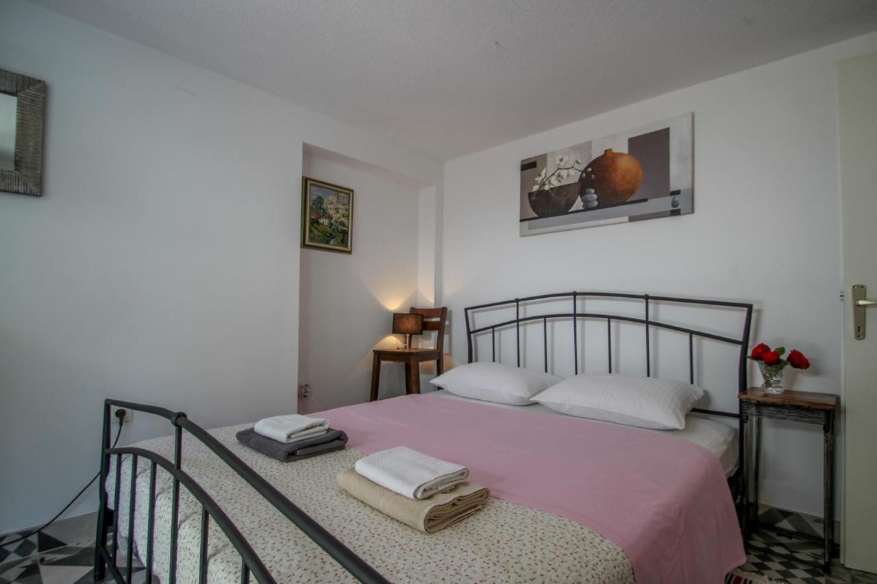 Carla Guest House Novigrad  Екстер'єр фото