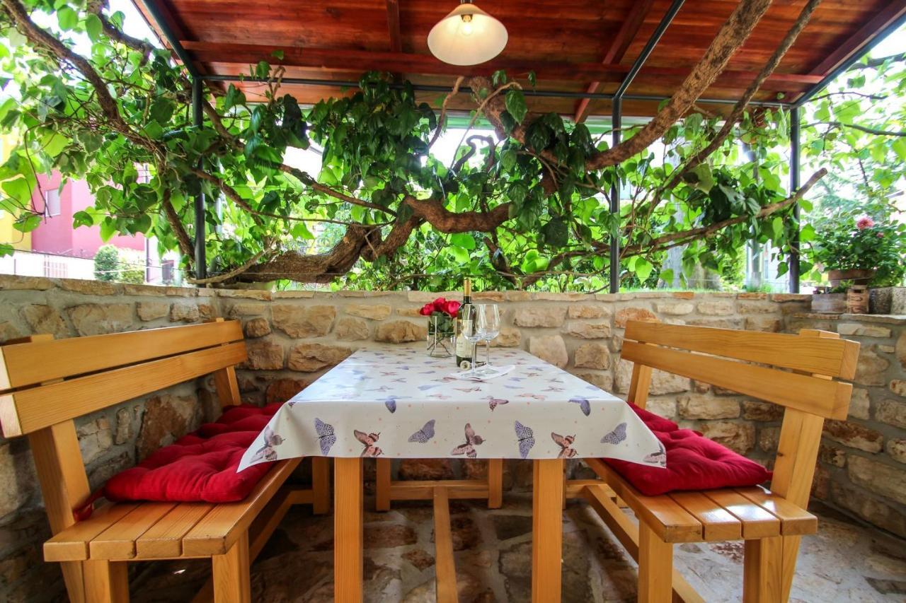 Carla Guest House Novigrad  Екстер'єр фото