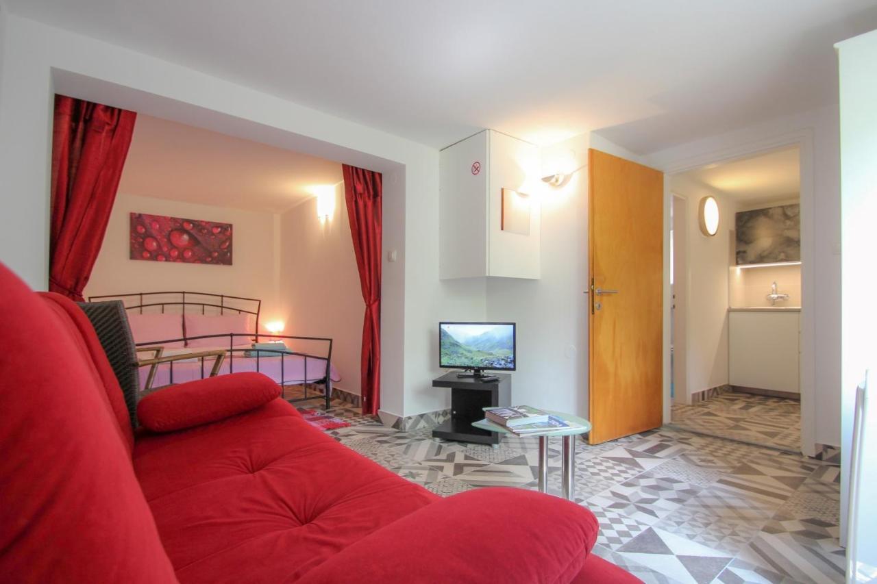 Carla Guest House Novigrad  Екстер'єр фото